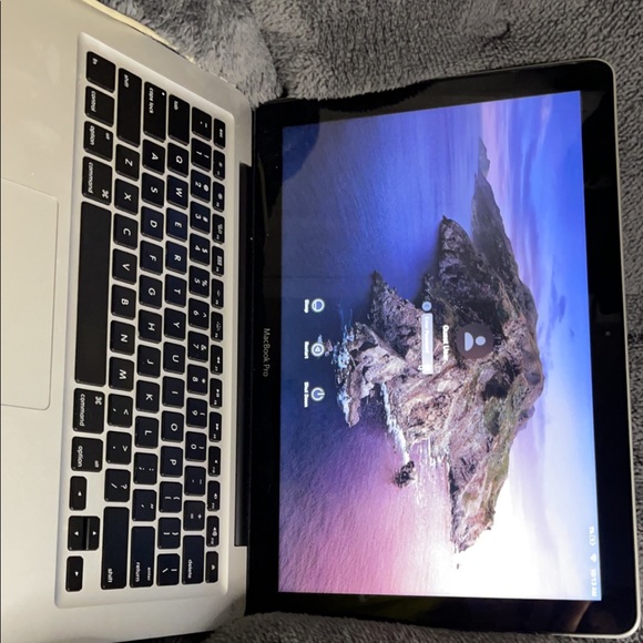 MacBook Pro - Picture 2 of 9